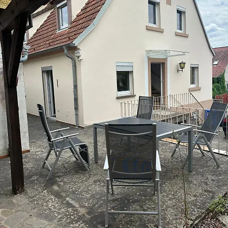Casa de Férias 140qm Gaestehaus Sunlight, 4 Schlafzimmer Fuer Bis Zu 6 Personen, Ueberdachte Terrasse, Parkplatz Und Garage In Bei Wuerzburg