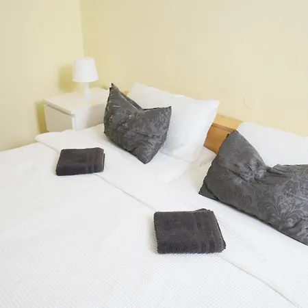 Casa de Férias 140qm Gaestehaus Sunlight, 4 Schlafzimmer Fuer Bis Zu 6 Personen, Ueberdachte Terrasse, Parkplatz Und Garage In Bei Wuerzburg Rimpar