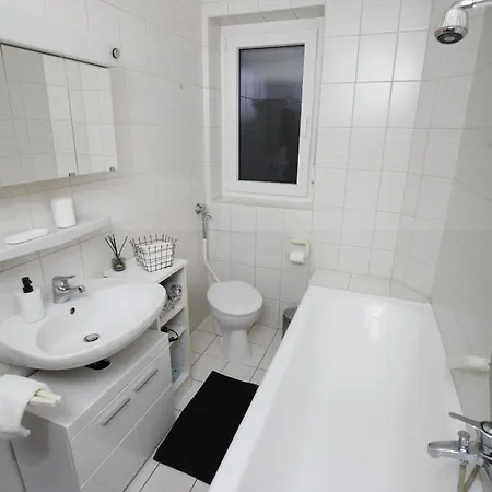 140qm Gaestehaus Sunlight, 4 Schlafzimmer Fuer Bis Zu 6 Personen, Ueberdachte Terrasse, Parkplatz Und Garage In Bei Wuerzburg Casa de Férias *