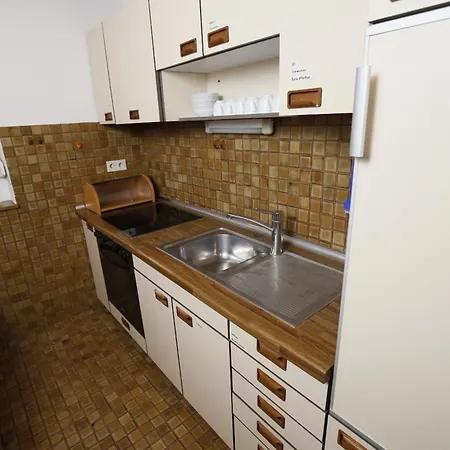 140qm Gaestehaus Sunlight, 4 Schlafzimmer Fuer Bis Zu 6 Personen, Ueberdachte Terrasse, Parkplatz Und Garage In Bei Wuerzburg Casa de Férias *