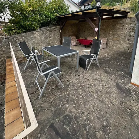 140qm Gaestehaus Sunlight, 4 Schlafzimmer Fuer Bis Zu 6 Personen, Ueberdachte Terrasse, Parkplatz Und Garage In Bei Wuerzburg Semesterbostad