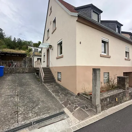 140qm Gaestehaus Sunlight, 4 Schlafzimmer Fuer Bis Zu 6 Personen, Ueberdachte Terrasse, Parkplatz Und Garage In Bei Wuerzburg * Rimpar