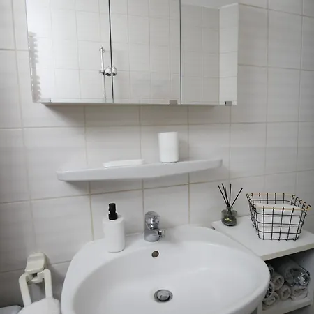 140qm Gaestehaus Sunlight, 4 Schlafzimmer Fuer Bis Zu 6 Personen, Ueberdachte Terrasse, Parkplatz Und Garage In Bei Wuerzburg *
