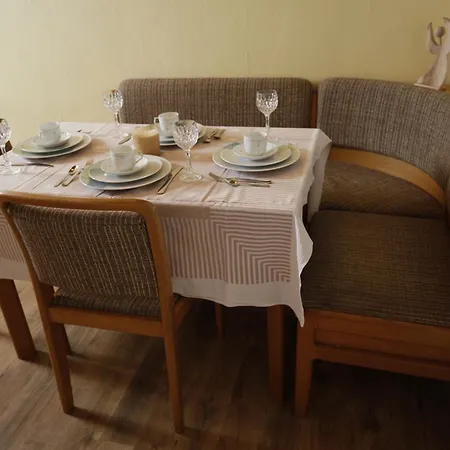 140qm Gaestehaus Sunlight, 4 Schlafzimmer Fuer Bis Zu 6 Personen, Ueberdachte Terrasse, Parkplatz Und Garage In Bei Wuerzburg Semesterbostad