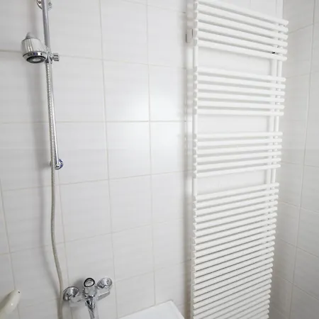 Casa de Férias 140qm Gaestehaus Sunlight, 4 Schlafzimmer Fuer Bis Zu 6 Personen, Ueberdachte Terrasse, Parkplatz Und Garage In Bei Wuerzburg