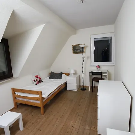 Casa de Férias 140qm Gaestehaus Sunlight, 4 Schlafzimmer Fuer Bis Zu 6 Personen, Ueberdachte Terrasse, Parkplatz Und Garage In Bei Wuerzburg