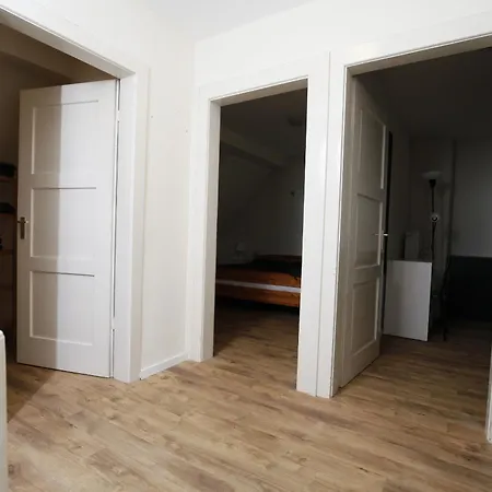 140qm Gaestehaus Sunlight, 4 Schlafzimmer Fuer Bis Zu 6 Personen, Ueberdachte Terrasse, Parkplatz Und Garage In Bei Wuerzburg Casa de Férias *