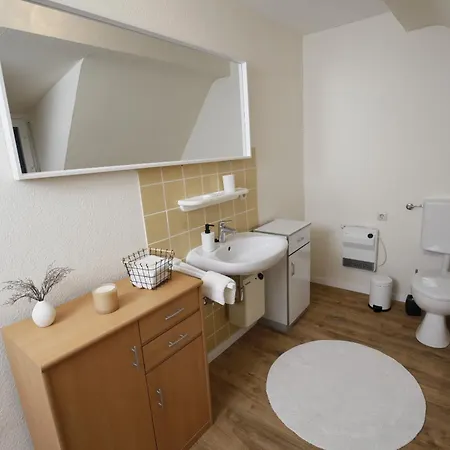 140qm Gaestehaus Sunlight, 4 Schlafzimmer Fuer Bis Zu 6 Personen, Ueberdachte Terrasse, Parkplatz Und Garage In Bei Wuerzburg Semesterbostad