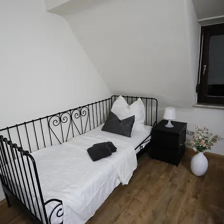 140qm Gaestehaus Sunlight, 4 Schlafzimmer Fuer Bis Zu 6 Personen, Ueberdachte Terrasse, Parkplatz Und Garage In Bei Wuerzburg