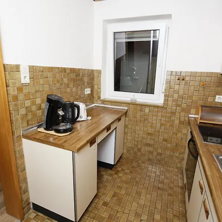 Semesterbostad 140qm Gaestehaus Sunlight, 4 Schlafzimmer Fuer Bis Zu 6 Personen, Ueberdachte Terrasse, Parkplatz Und Garage In Bei Wuerzburg *