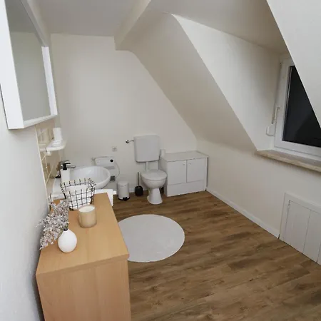 140qm Gaestehaus Sunlight, 4 Schlafzimmer Fuer Bis Zu 6 Personen, Ueberdachte Terrasse, Parkplatz Und Garage In Bei Wuerzburg Semesterbostad *