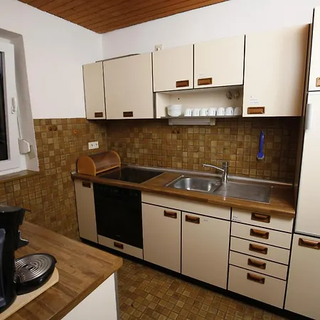 Casa de Férias 140qm Gaestehaus Sunlight, 4 Schlafzimmer Fuer Bis Zu 6 Personen, Ueberdachte Terrasse, Parkplatz Und Garage In Bei Wuerzburg Rimpar