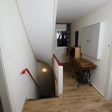 140qm Gaestehaus Sunlight, 4 Schlafzimmer Fuer Bis Zu 6 Personen, Ueberdachte Terrasse, Parkplatz Und Garage In Bei Wuerzburg Semesterbostad Rimpar