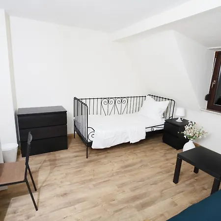 140qm Gaestehaus Sunlight, 4 Schlafzimmer Fuer Bis Zu 6 Personen, Ueberdachte Terrasse, Parkplatz Und Garage In Bei Wuerzburg Casa de Férias