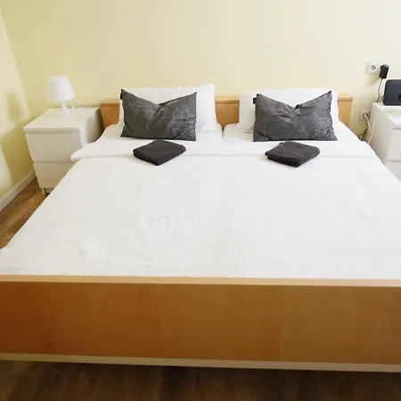 Casa de Férias 140qm Gaestehaus Sunlight, 4 Schlafzimmer Fuer Bis Zu 6 Personen, Ueberdachte Terrasse, Parkplatz Und Garage In Bei Wuerzburg Rimpar