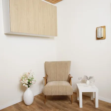 140qm Gaestehaus Sunlight, 4 Schlafzimmer Fuer Bis Zu 6 Personen, Ueberdachte Terrasse, Parkplatz Und Garage In Bei Wuerzburg Casa de Férias Rimpar