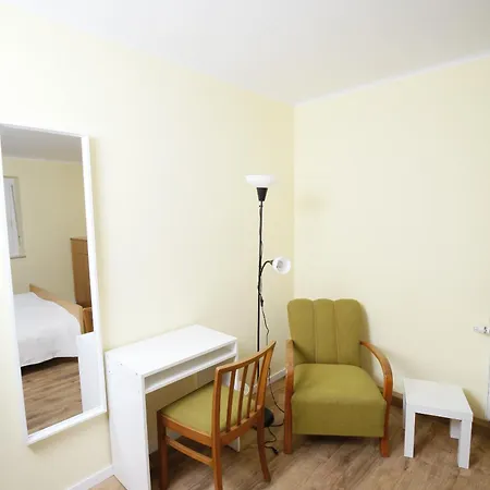 140qm Gaestehaus Sunlight, 4 Schlafzimmer Fuer Bis Zu 6 Personen, Ueberdachte Terrasse, Parkplatz Und Garage In Bei Wuerzburg