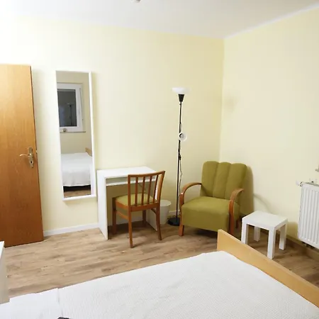 140qm Gaestehaus Sunlight, 4 Schlafzimmer Fuer Bis Zu 6 Personen, Ueberdachte Terrasse, Parkplatz Und Garage In Bei Wuerzburg Semesterbostad *